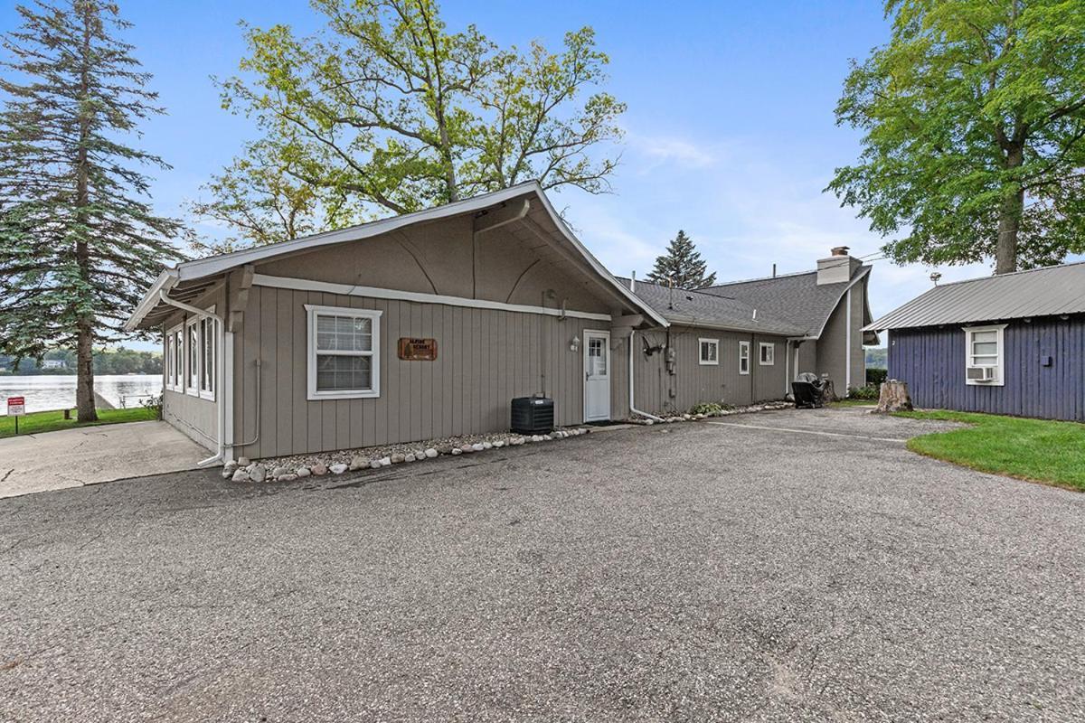 Lakeside Getaway With Dock, Firepit, Grill Newaygo エクステリア 写真