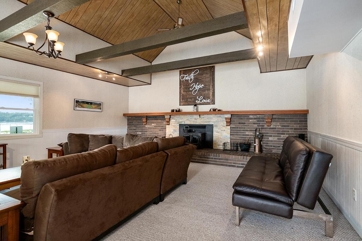 Lakeside Getaway With Dock, Firepit, Grill Newaygo エクステリア 写真